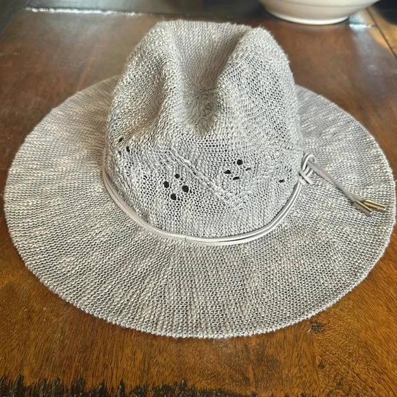 Vince Camuto Accessories - Vince Camuto sun hat with leather band.
